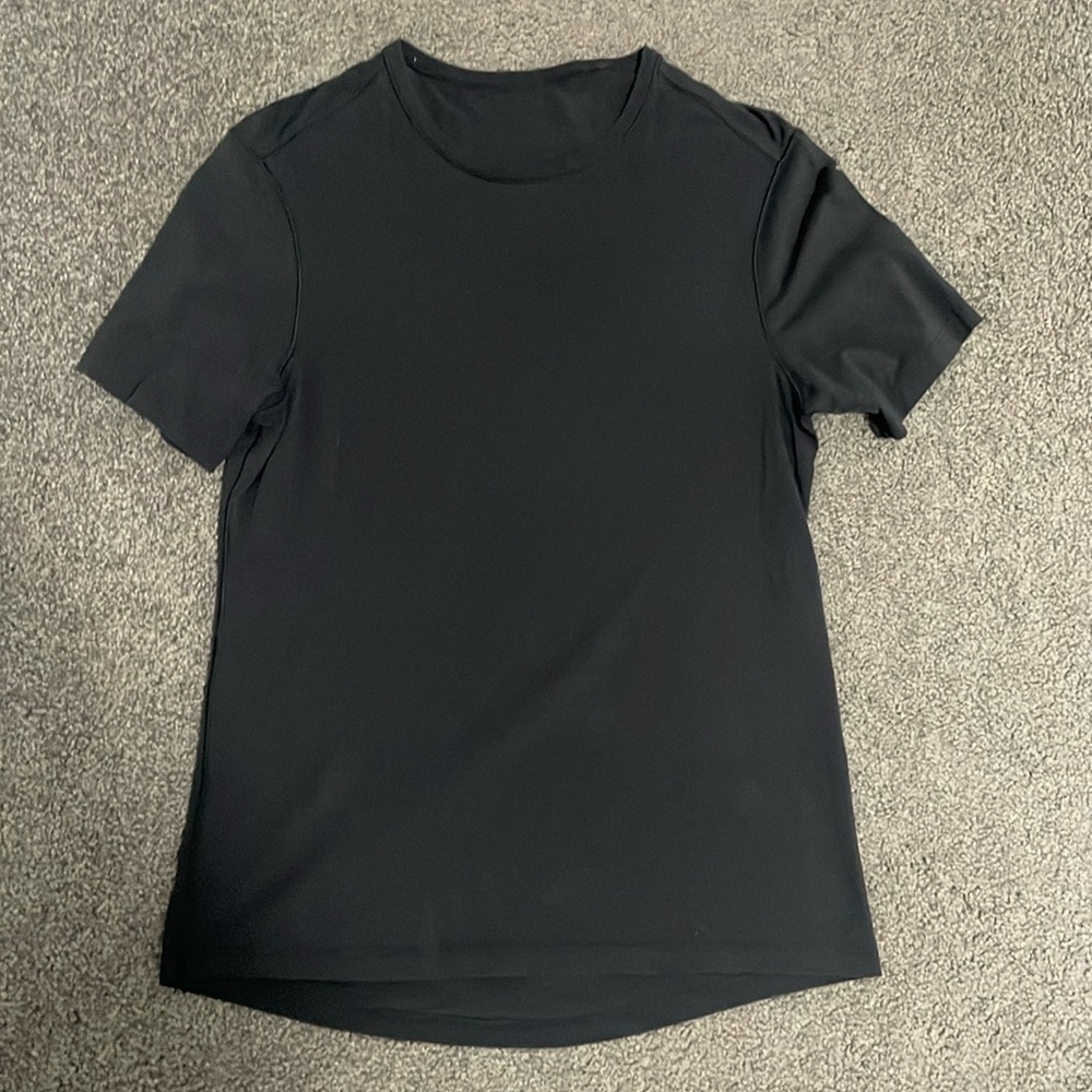 Lululemon Mens Basic Tee Shirt. Size Small